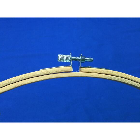 Wooden Embroidery Hoops Multi Size Set of 3 Screw top - Picture 4 of 7